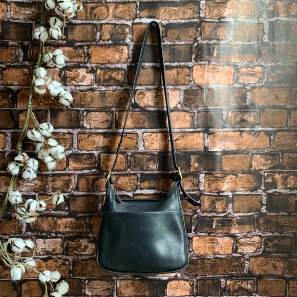 Coach Handbags - Vintage Coach Legacy Bag Black Leather Crossbody